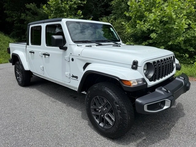 2025 Jeep JT Gladiator - Image 5 of 21
