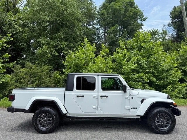 2025 Jeep JT Gladiator - Image 6 of 21