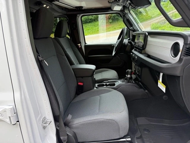 2025 Jeep JT Gladiator - Image 20 of 21