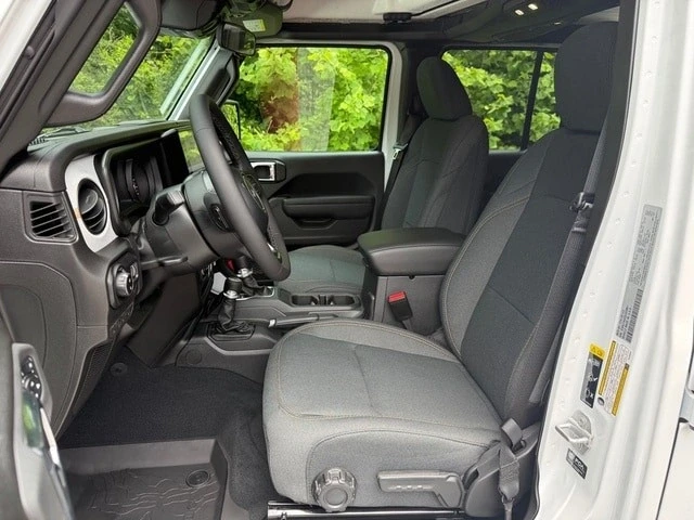 2025 Jeep JT Gladiator - Image 13 of 21