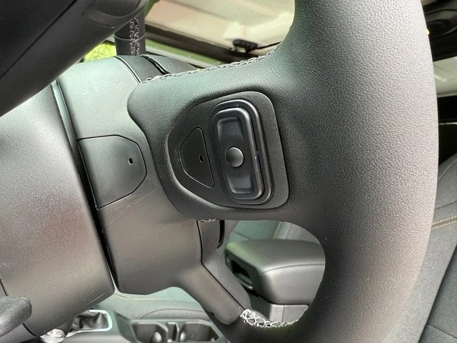 2025 Jeep JT Gladiator - Image 15 of 21