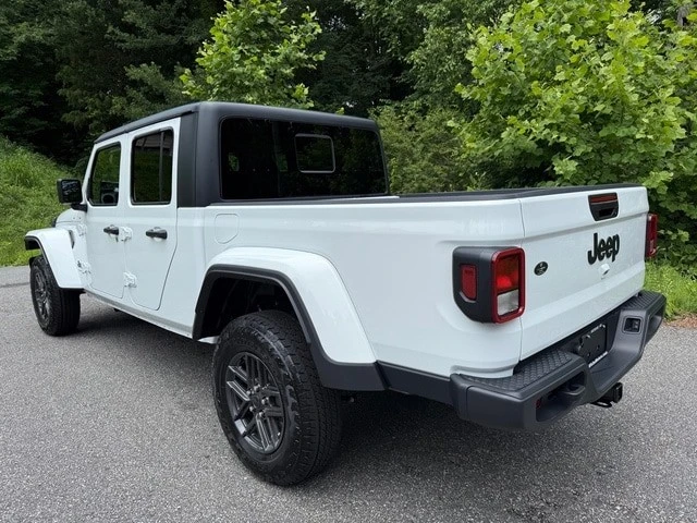 2025 Jeep JT Gladiator - Image 10 of 21