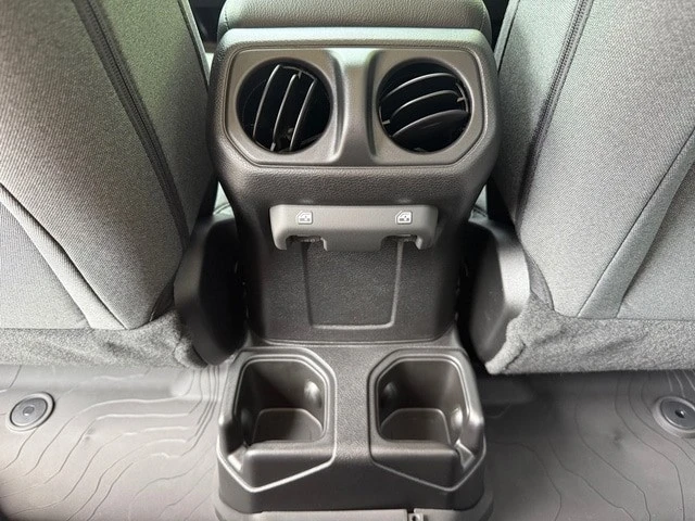2025 Jeep JT Gladiator - Image 17 of 21