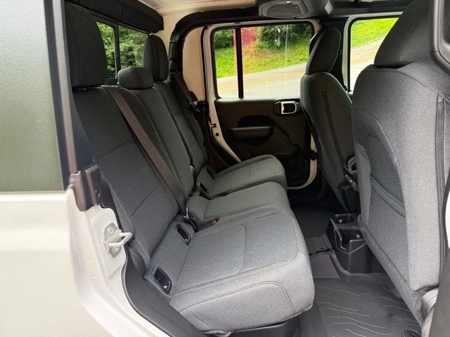 2025 Jeep JT Gladiator - Image 18 of 21