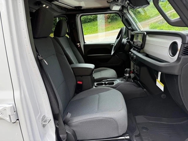 2025 Jeep JT Gladiator - Image 20 of 21