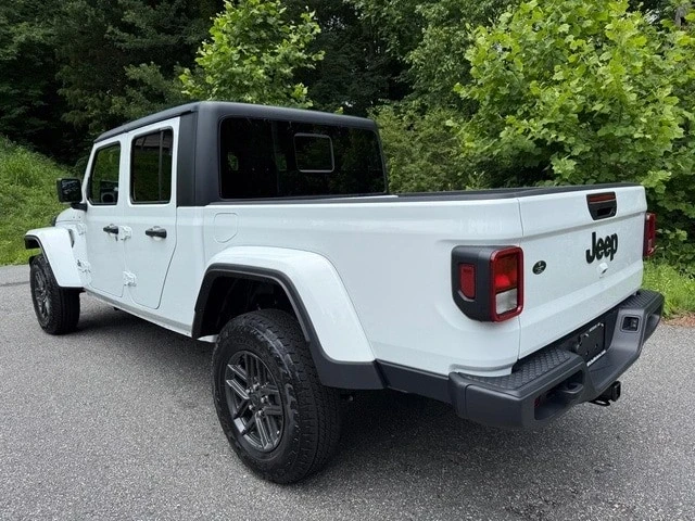 2025 Jeep JT Gladiator - Image 10 of 21