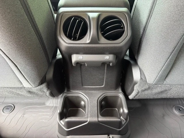 2025 Jeep JT Gladiator - Image 17 of 21