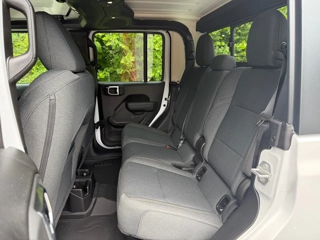 2025 Jeep JT Gladiator - Image 16 of 21