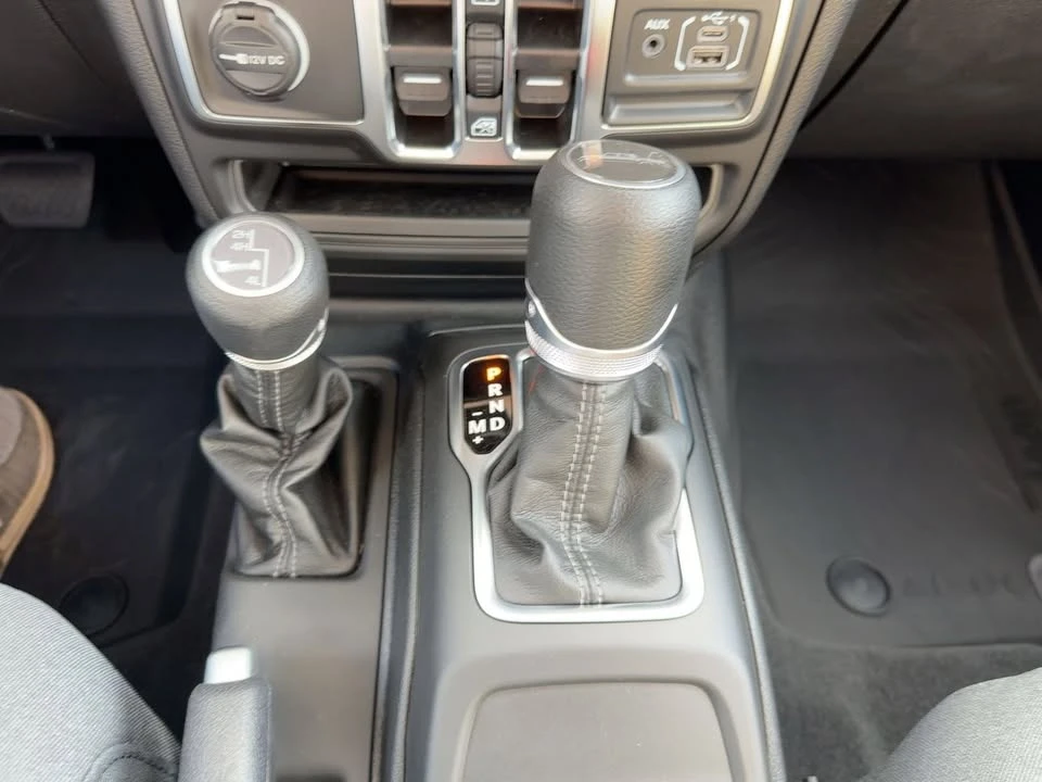 2025 Jeep JT Gladiator - Image 19 of 20