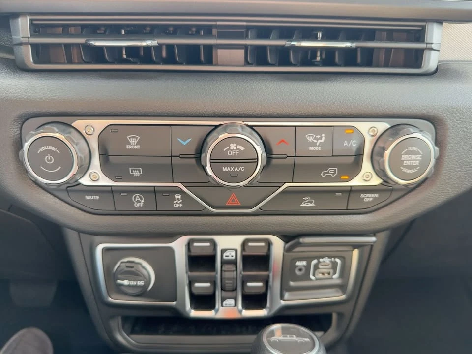 2025 Jeep JT Gladiator - Image 18 of 20