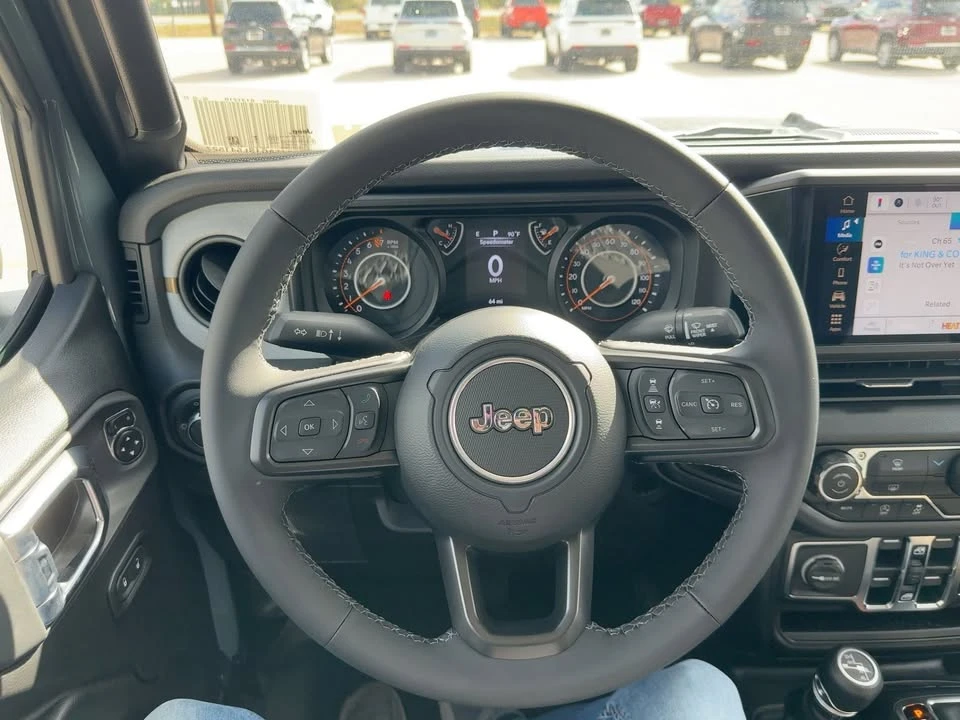 2025 Jeep JT Gladiator - Image 13 of 20