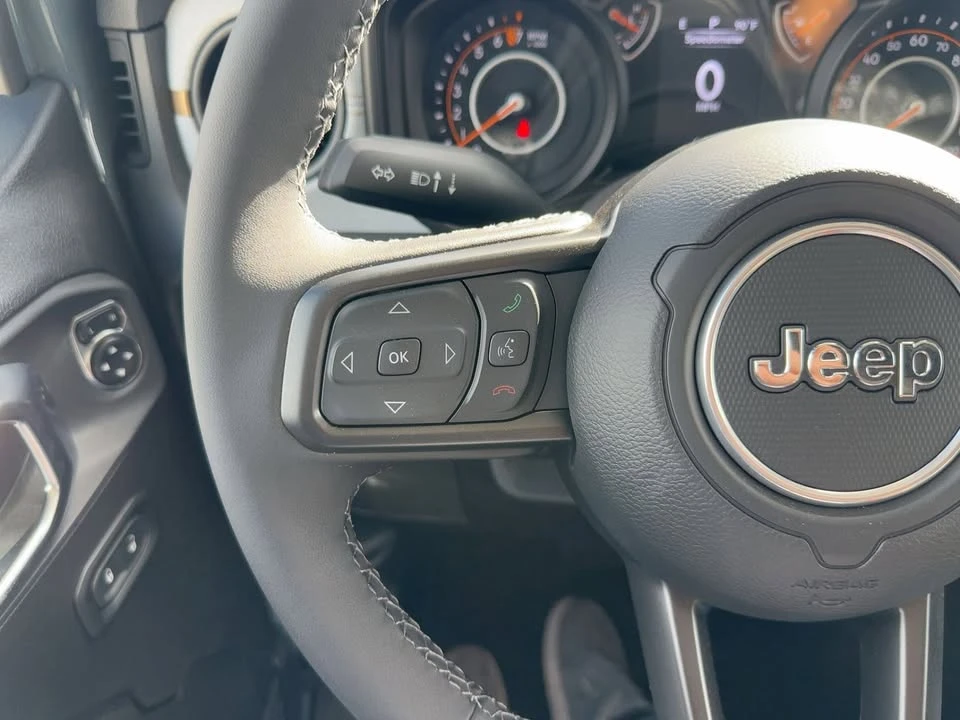 2025 Jeep JT Gladiator - Image 14 of 20