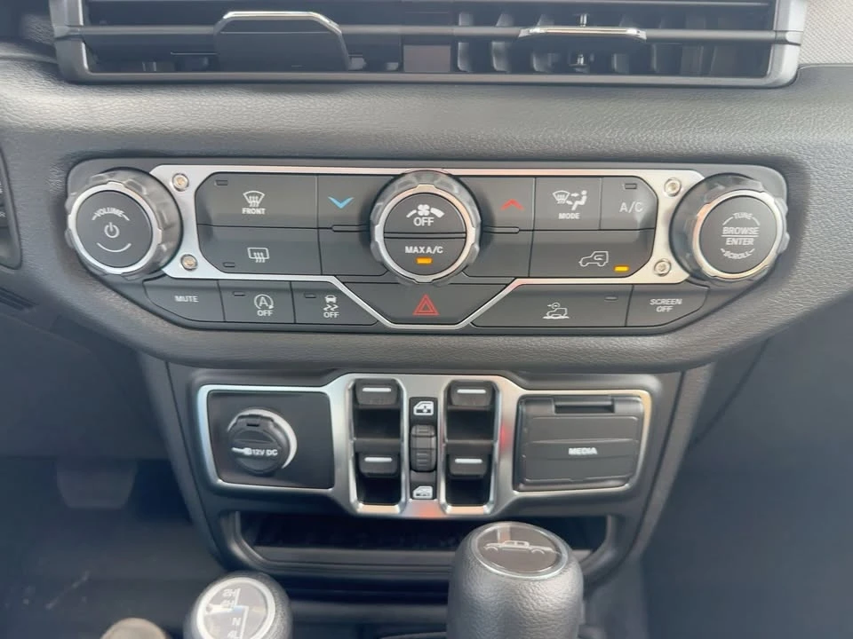 2025 Jeep JT Gladiator - Image 19 of 20