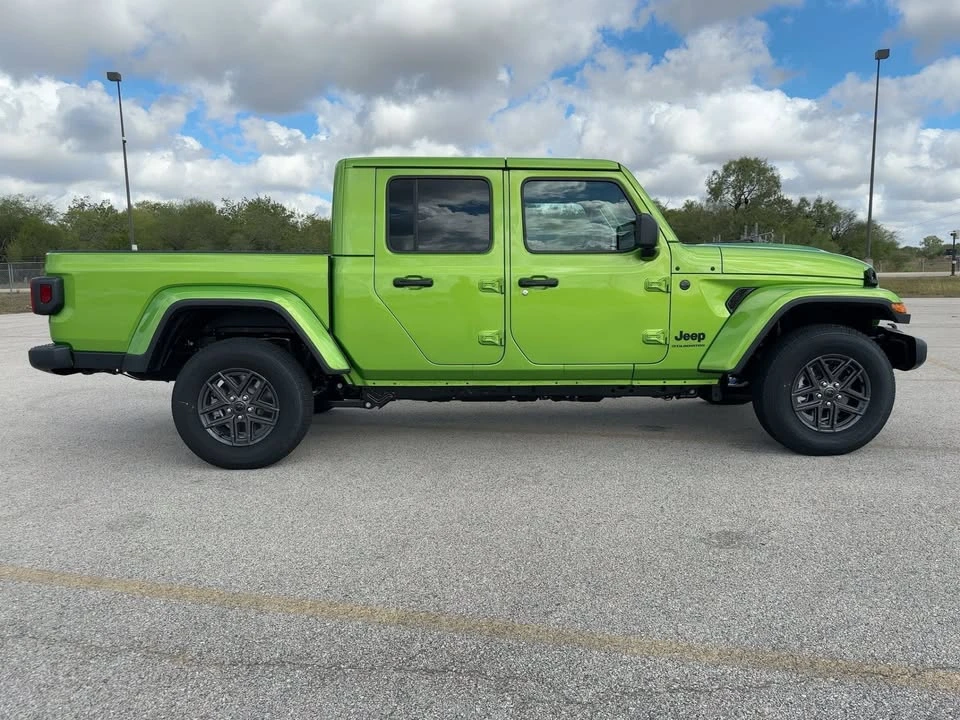 2025 Jeep JT Gladiator - Image 5 of 20