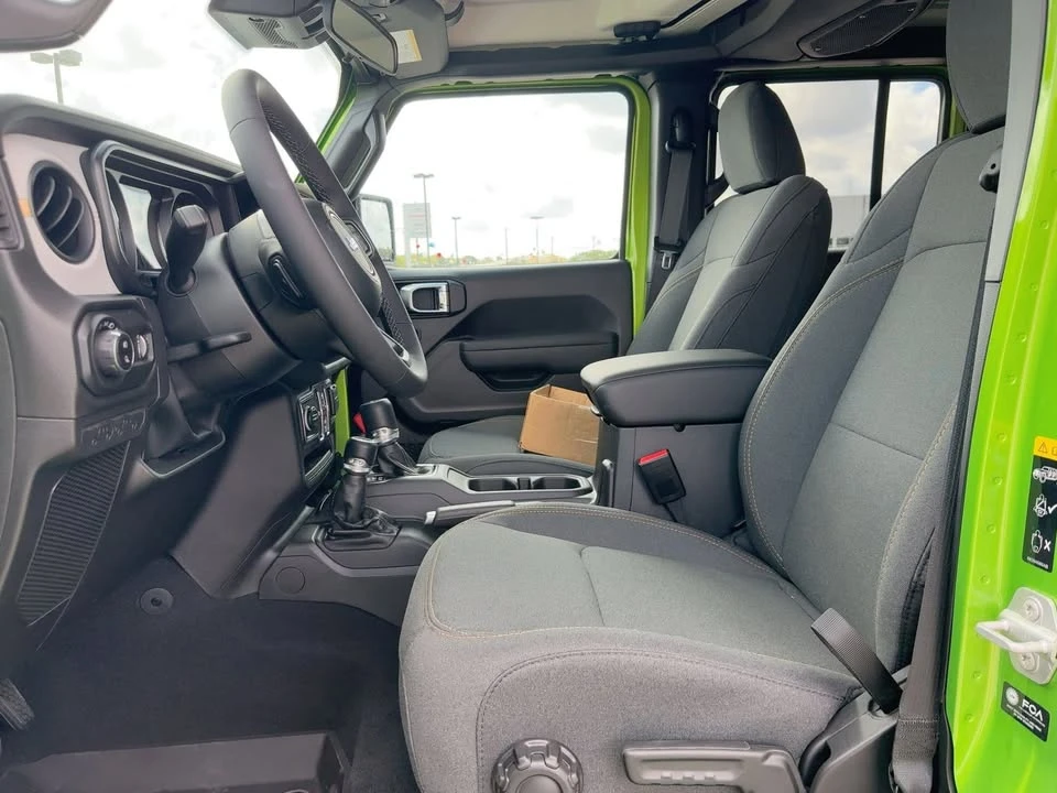 2025 Jeep JT Gladiator - Image 9 of 20