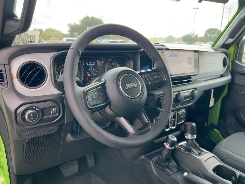 2025 Jeep JT Gladiator - Image 11 of 20