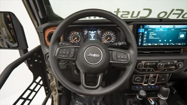 2025 Jeep JT Gladiator - Image 19 of 21