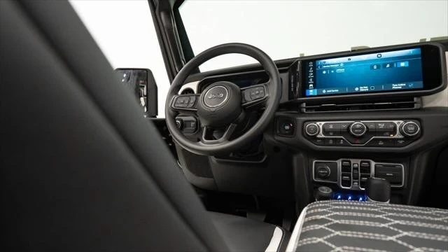 2025 Jeep JT Gladiator - Image 18 of 21