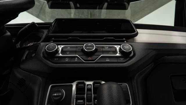 2025 Jeep JT Gladiator - Image 17 of 21