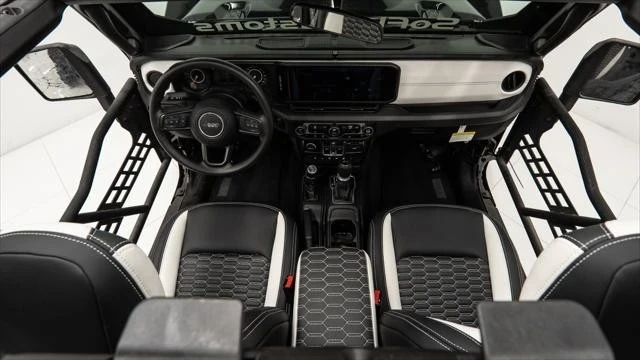 2025 Jeep JT Gladiator - Image 15 of 21