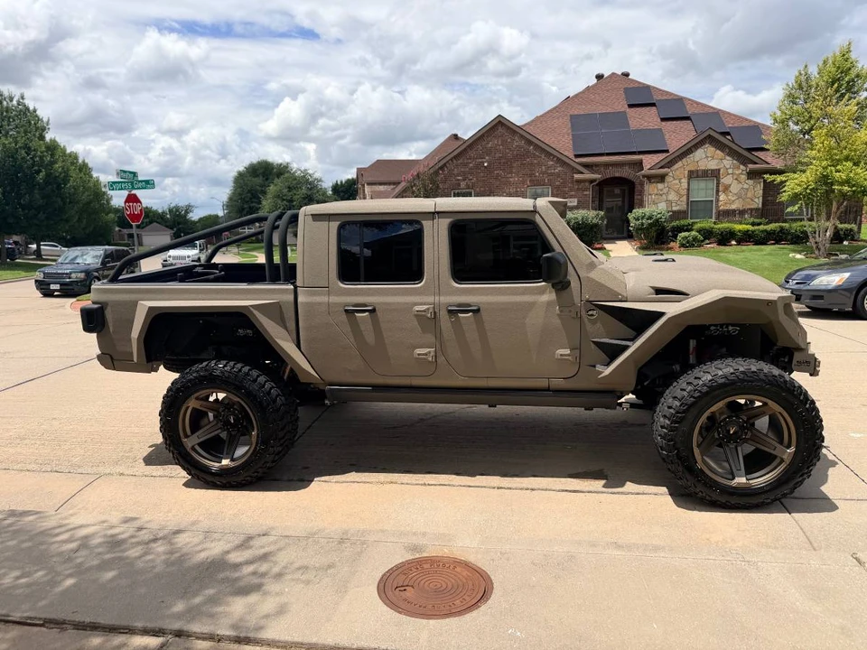 2025 Jeep JT Gladiator - Image 2 of 5