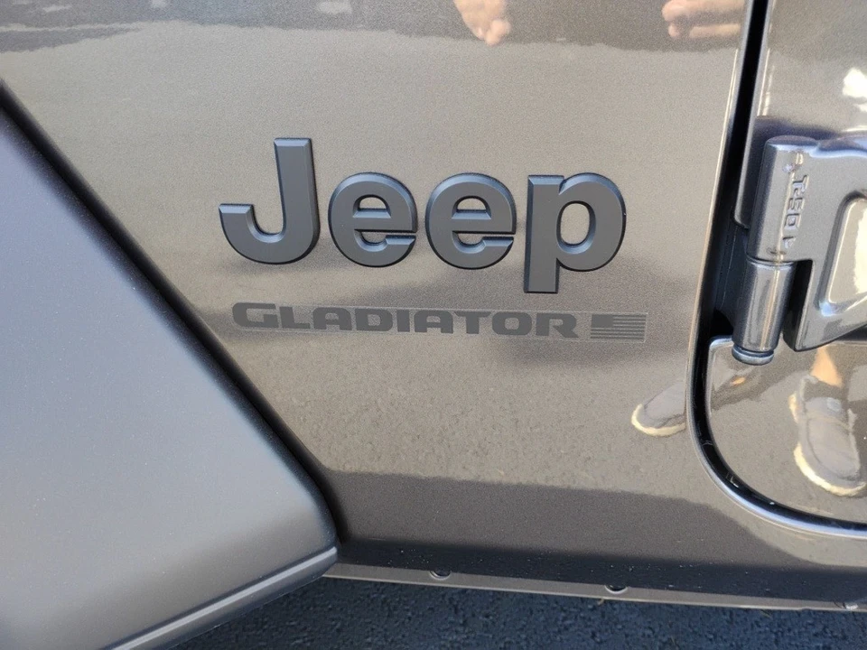 2025 Jeep JT Gladiator - Image 10 of 12