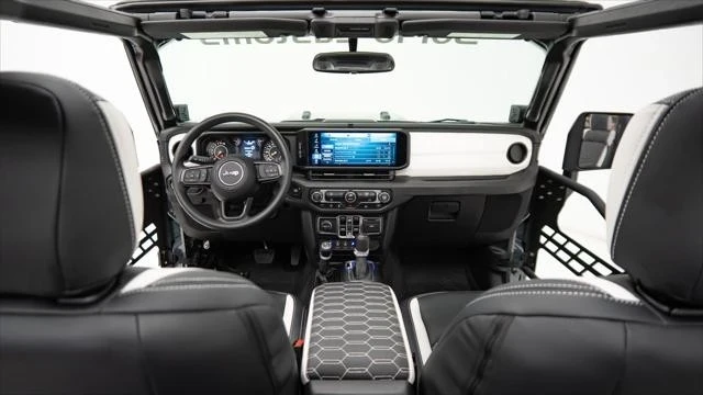 2025 Jeep JT Gladiator - Image 18 of 21