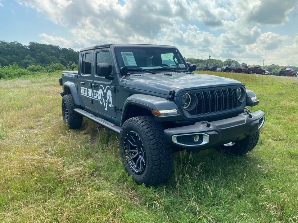 2025 Jeep JT Gladiator - Image 3 of 12