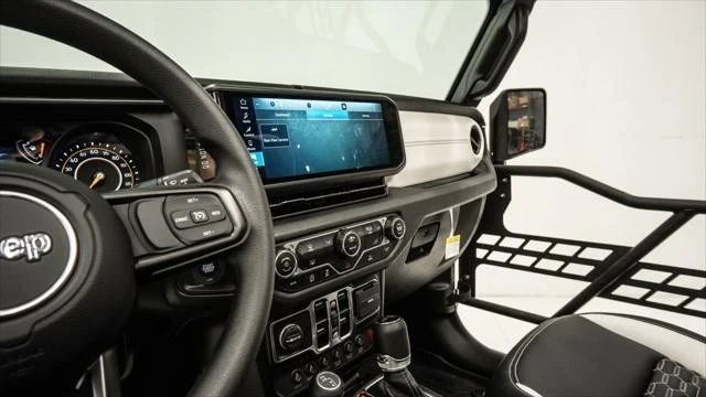 2025 Jeep JT Gladiator - Image 20 of 21