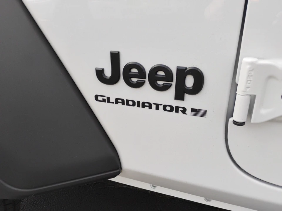 2025 Jeep JT Gladiator - Image 10 of 12