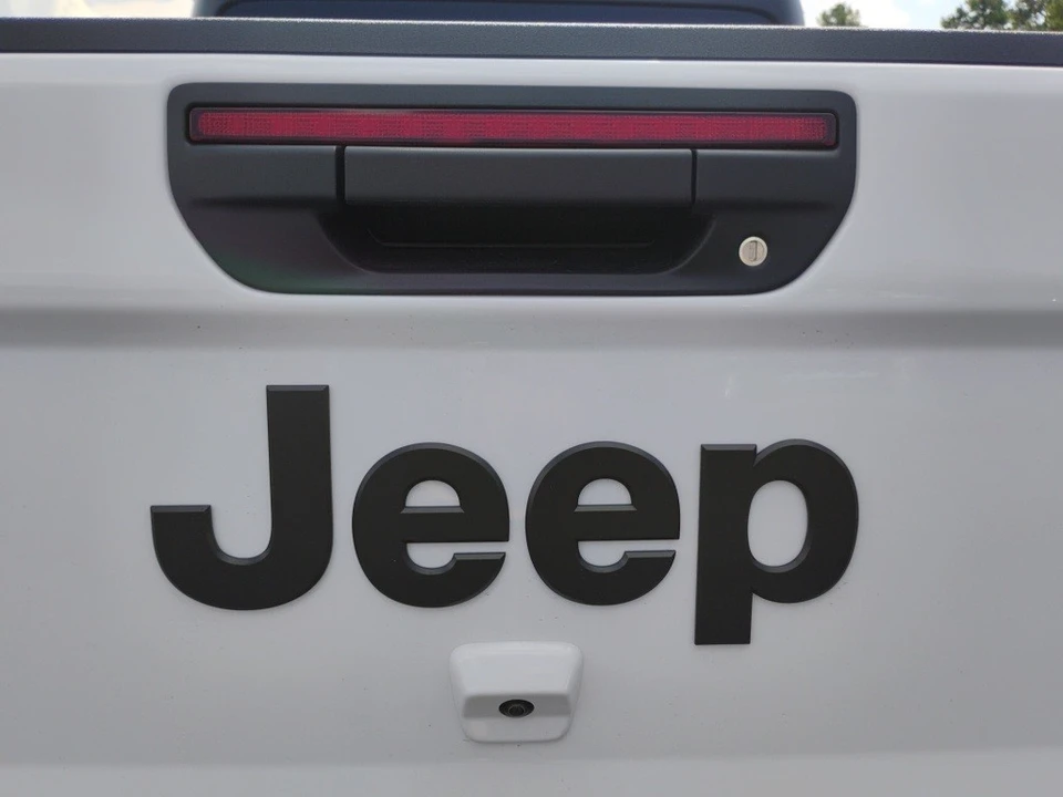 2025 Jeep JT Gladiator - Image 11 of 12