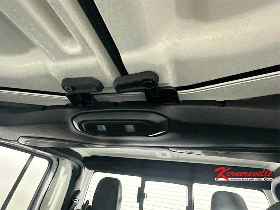 2025 Jeep JT Gladiator - Image 14 of 20