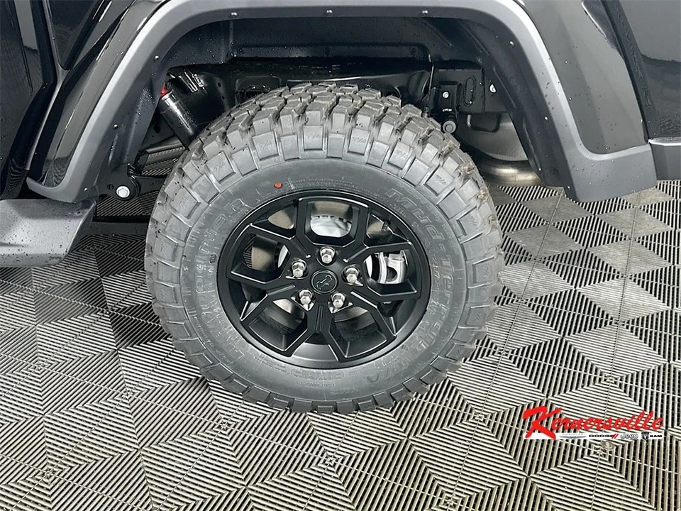 2025 Jeep JT Gladiator - Image 17 of 21