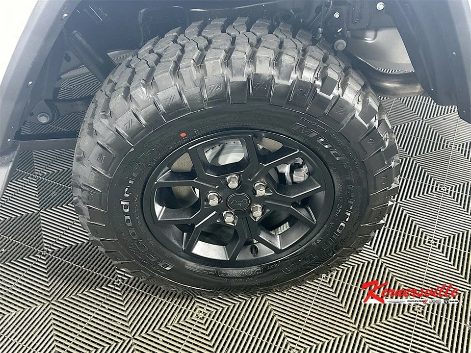 2025 Jeep JT Gladiator - Image 16 of 20
