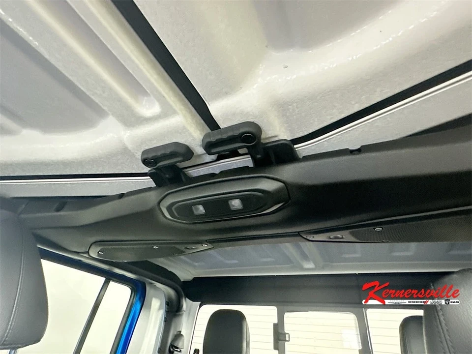 2025 Jeep JT Gladiator - Image 14 of 21