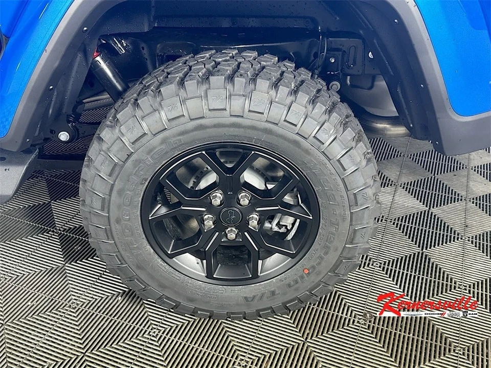 2025 Jeep JT Gladiator - Image 17 of 21