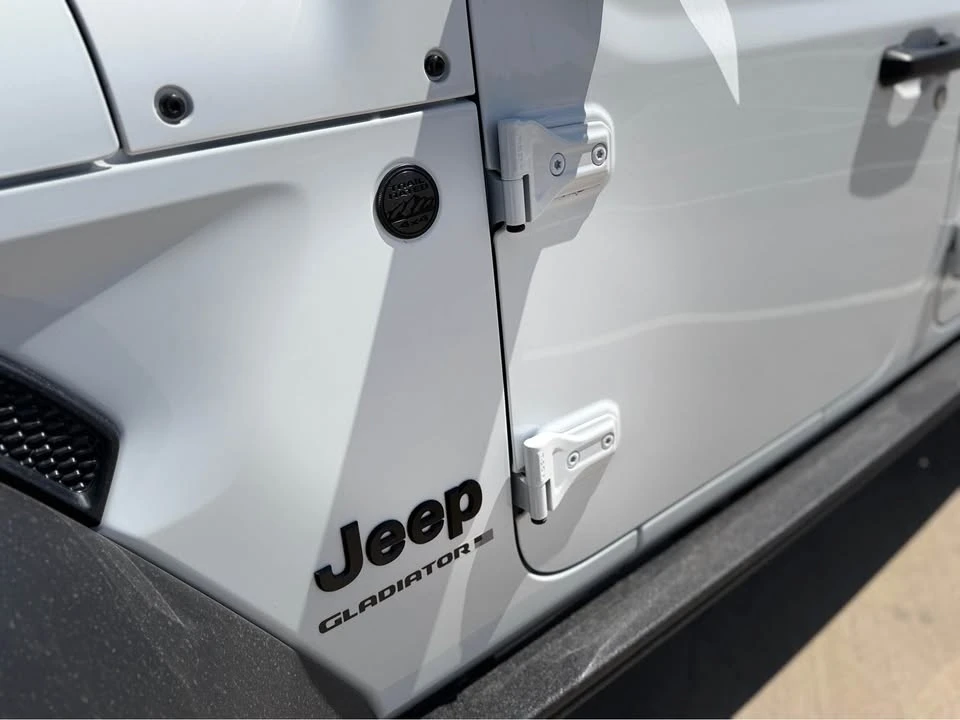 2025 Jeep JT Gladiator - Image 6 of 12