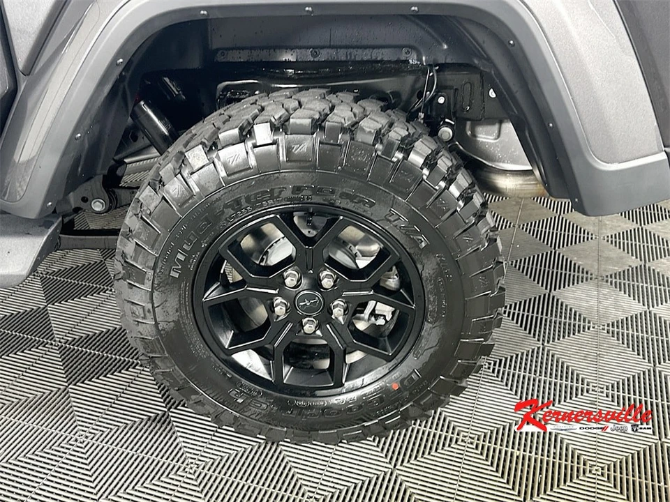 2025 Jeep JT Gladiator - Image 17 of 21