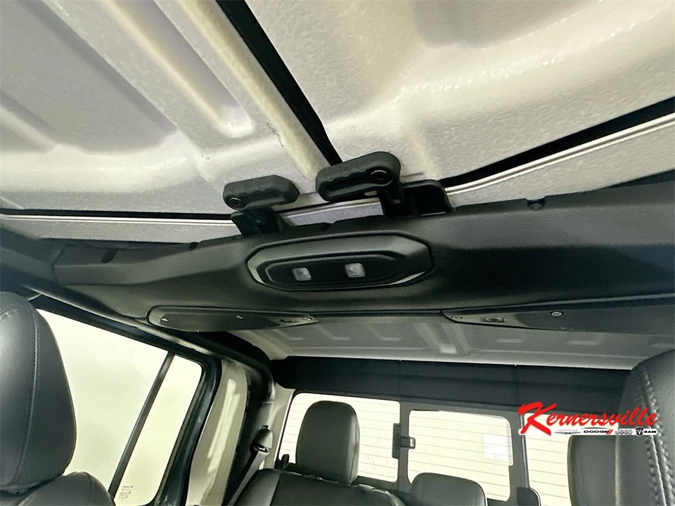 2025 Jeep JT Gladiator - Image 14 of 21