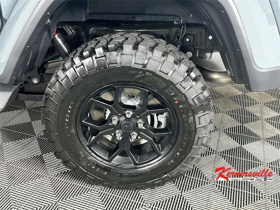 2025 Jeep JT Gladiator - Image 17 of 21