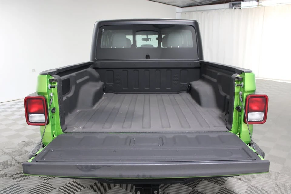 2025 Jeep JT Gladiator - Image 11 of 20