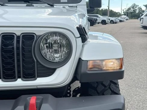 2025 Jeep JT Gladiator - Image 9 of 20