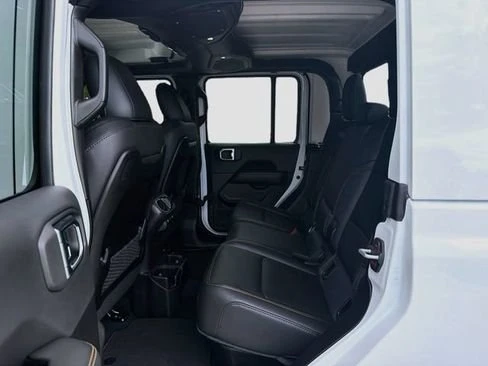 2025 Jeep JT Gladiator - Image 19 of 20