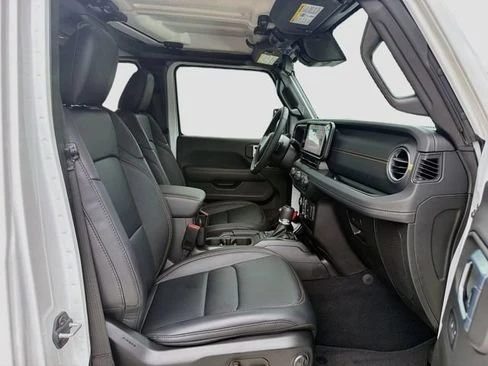 2025 Jeep JT Gladiator - Image 14 of 20