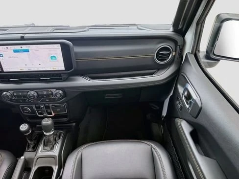 2025 Jeep JT Gladiator - Image 17 of 20