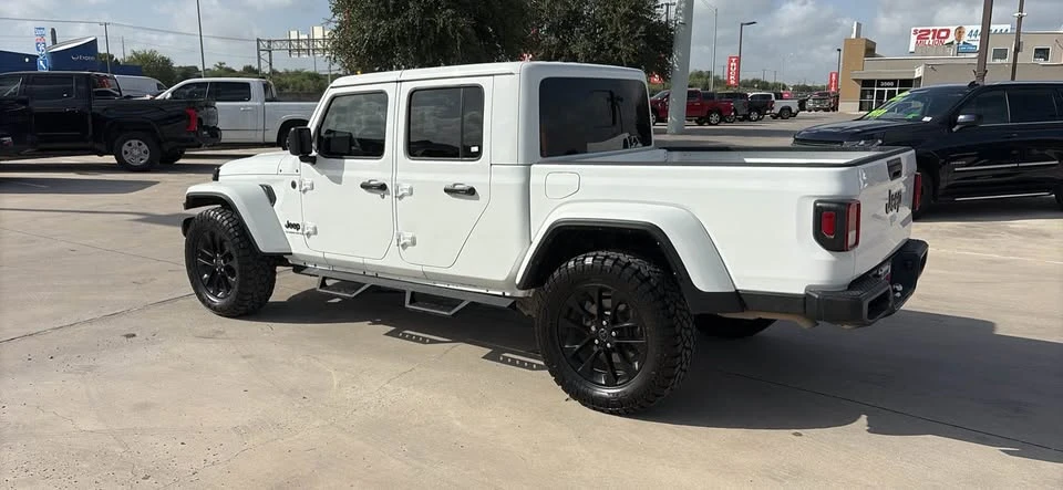2025 Jeep JT Gladiator - Image 3 of 10