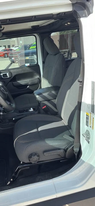 2025 Jeep JT Gladiator - Image 7 of 10