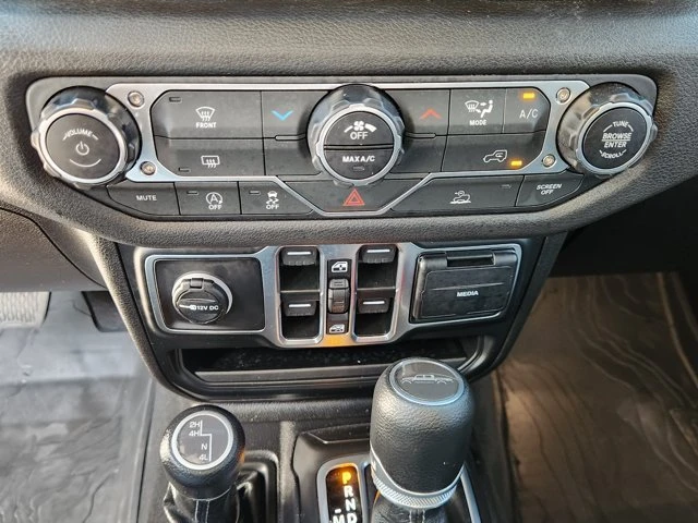2025 Jeep JT Gladiator - Image 17 of 20