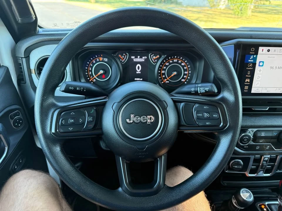 2025 Jeep JT Gladiator - Image 10 of 14