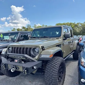2025 Jeep Gladiator Sport Pickup 4D 5 ft